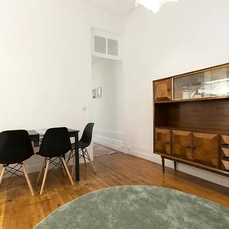 Pretty Clerigos 132 * 포르투