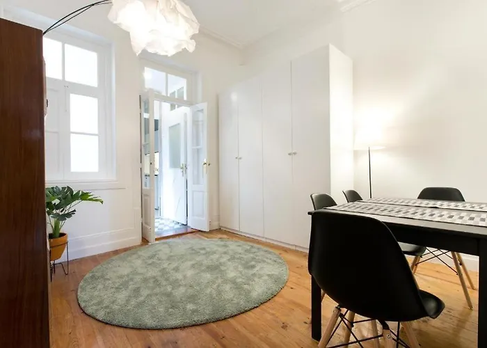 Pretty Clerigos 132 Porto